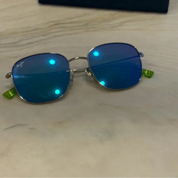 Maui Jim Silver Frame Lipine Sunglasses with Blue Mirrored Lenses - Picture 3 of 5